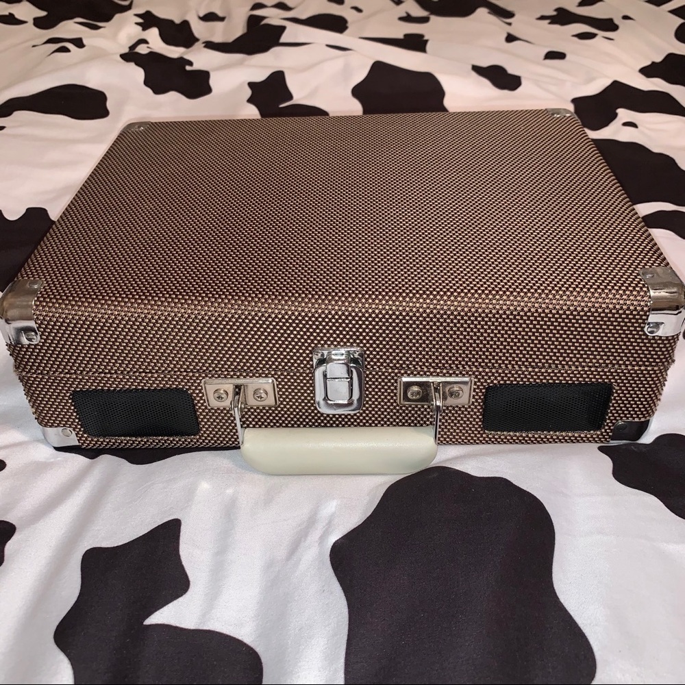 brown and tan crosley record player
